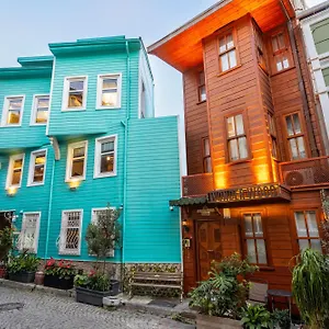 2* Bed and Breakfast Wonder Wood